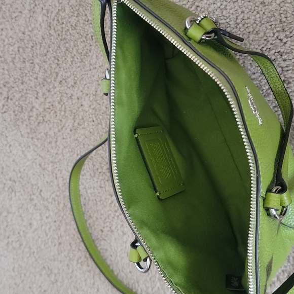 Authentic Coach Green Purse/Crossbody - Picture 4 of 7